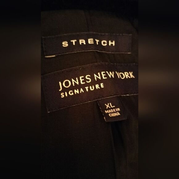 Jones NY Signature Black Velvet Jacket w/Silvertone Clasp Closures. Size… - Picture 6 of 6